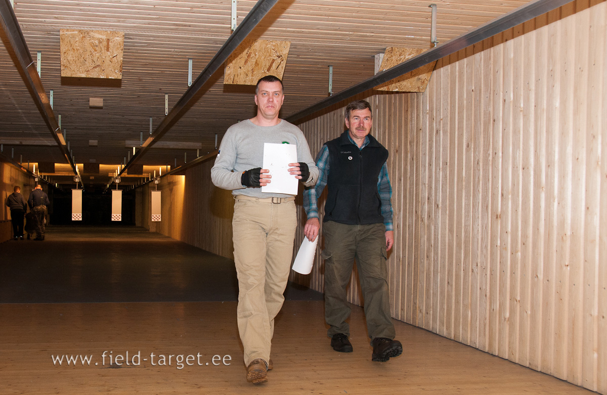 0019   Tuli seis! ja minnakse esimestele marklehtedele jargi...koigil asjaosalistel muie naol...